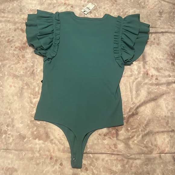 🆕Express- Ruffled Bodysuit - Picture 3 of 3